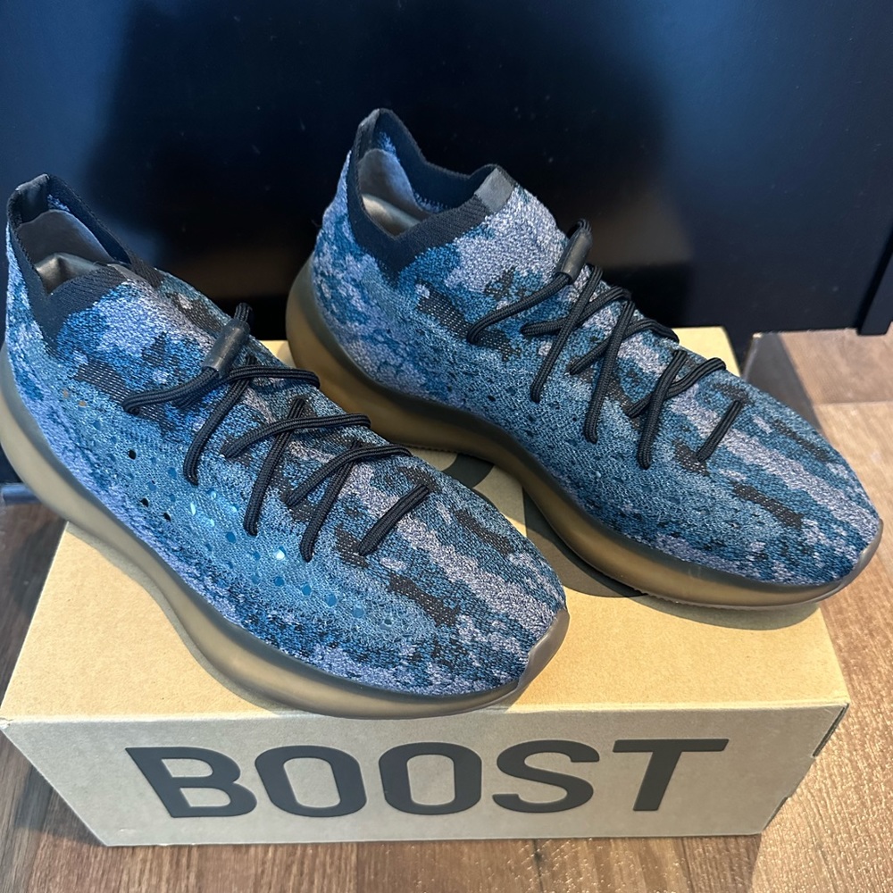 YEEZY BOOST 380
"Covellite" MEN